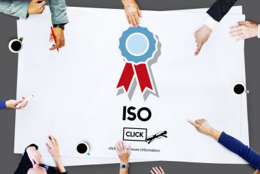 İş adamları ISO konsepti üzerine işaret