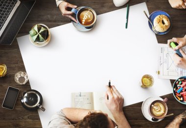 Beyaz posteri ile tablo 