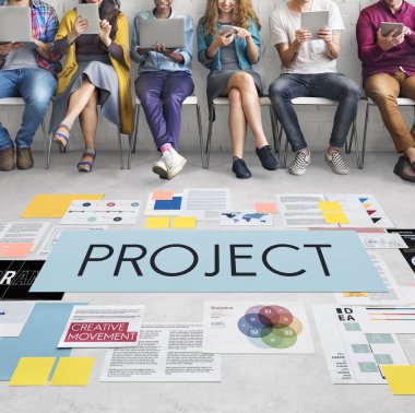 İnsanlar dijital araçları tarama 