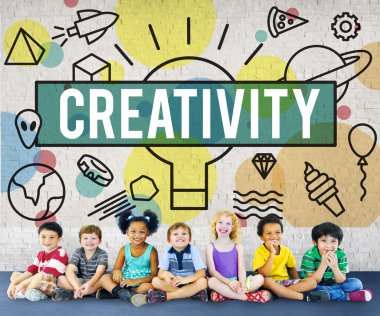 Çeşitlilik çocuk birlikte oturan