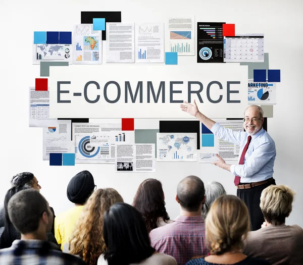 People at seminar with e-commerce — Stock Photo, Image