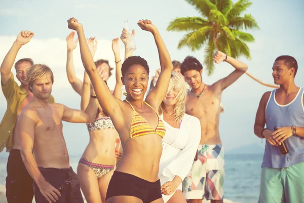 People Celebrating by the Beach — Stock Photo, Image