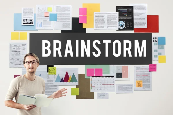 Affärsman med brainstorm — Stockfoto