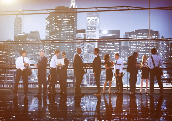 Grupo de empresários discutindo — Fotografia de Stock