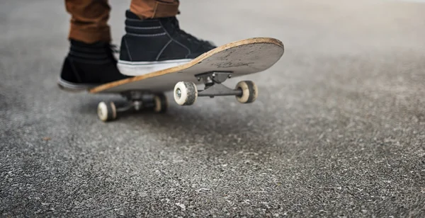 Man ride on Skateboard — Stock Photo, Image