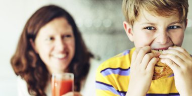 Oğlum ve annesi birlikte Öğle Yemeği