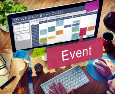 Bilgisayar kullanan adam 