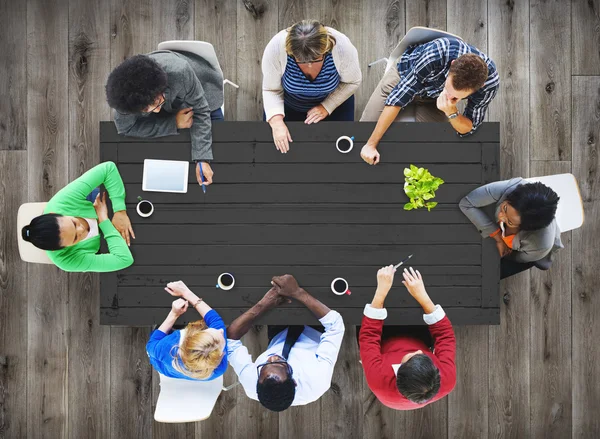 Equipo de negocios en discusión sobre la reunión — Foto de Stock