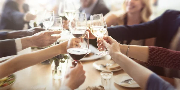 People cheers with glasses — Stock Photo, Image