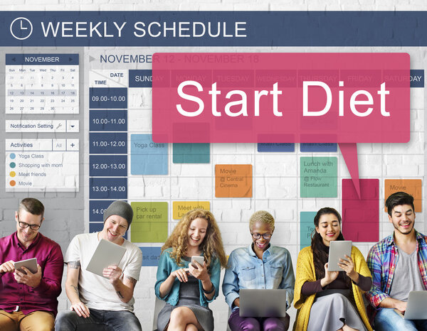 Люди просматривают цифровые гаджеты
  