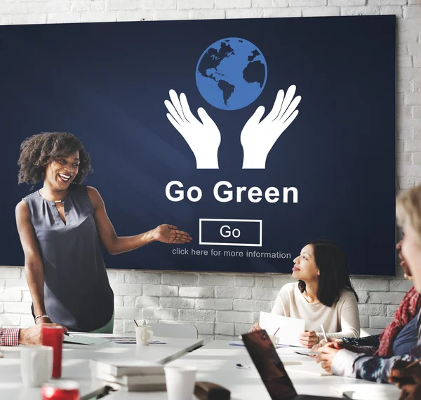 Réunion d'affaires avec go green — Photo