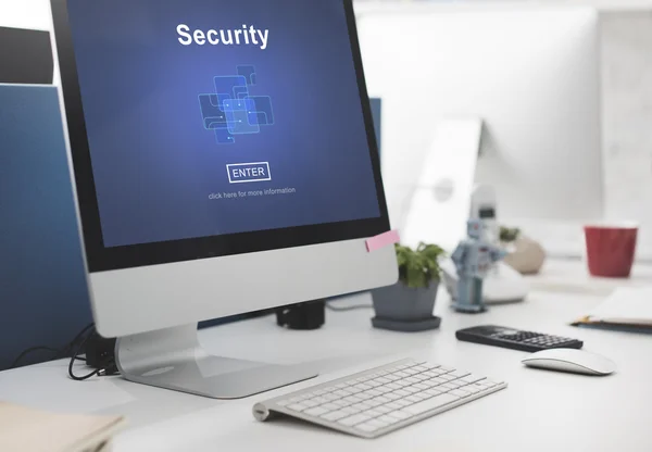 Computador na mesa de escritório — Fotografia de Stock