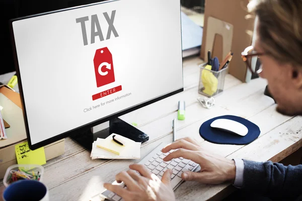 Businessman typing on computer keyboard — Stock Photo, Image