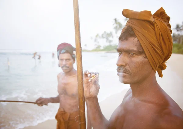 Fisherman smoking by shore — Stock Photo, Image
