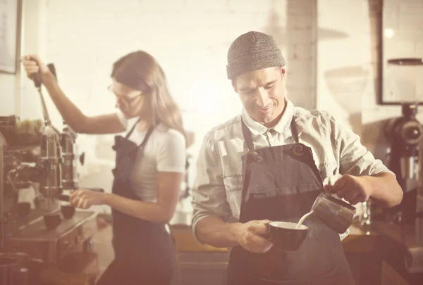 Barista Příprava kávy — Stock fotografie