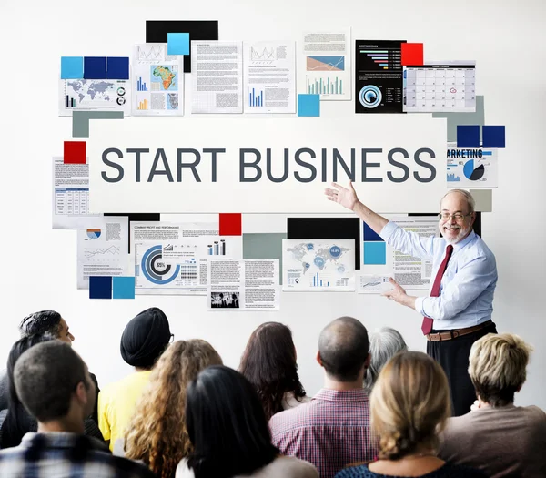 Mensen bij seminar met Start Business — Stockfoto