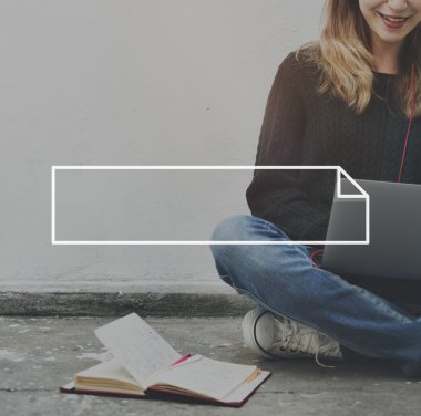 Dijital aygıt olan kadın