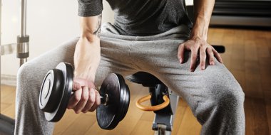 Atletik egzersiz yaparak sporcu