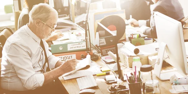 Pessoas de negócios no escritório — Fotografia de Stock