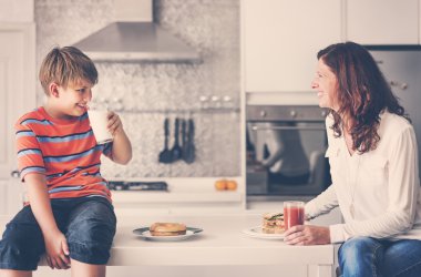 Anne ve oğlu birlikte vakit