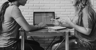 Bilgisayarla çalışma arkadaşları