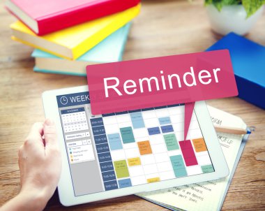 Tablet kullanan kadın