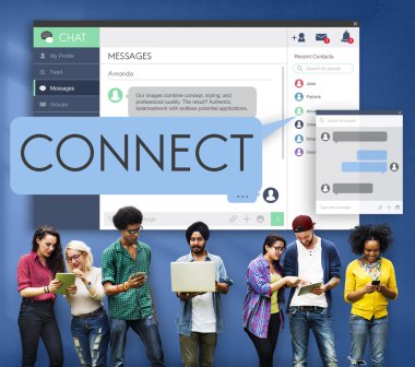 İnsanlar internet'te sörf 
