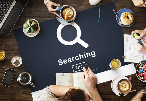 Mesa con póster con Searching — Foto de Stock