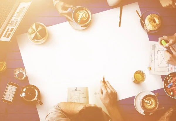 Bovenaanzicht op houten tafel — Stockfoto