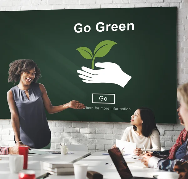 Affärsmöte med gå grönt — Stockfoto