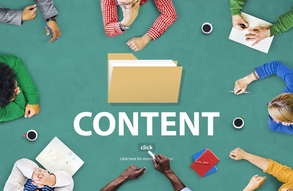 Geschäftsleute verweisen auf Content-Konzept — Stockfoto