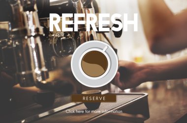 Barista kafede kahve makinesi ile