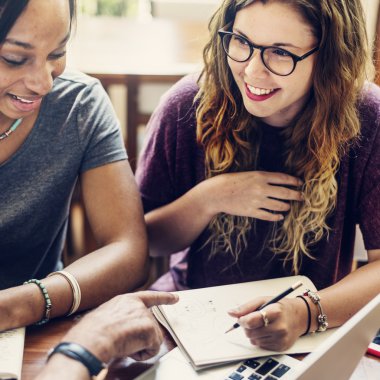 Bilgisayarla çalışma arkadaşları