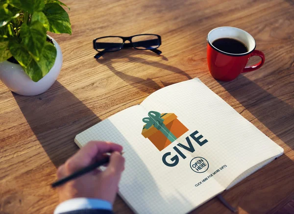 Uomo che lavora con Give Concept — Foto Stock