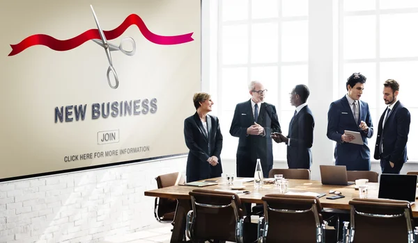 Equipe de negócios trabalhando no escritório — Fotografia de Stock