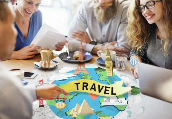 Mensen bespreken over reizen — Stockfoto