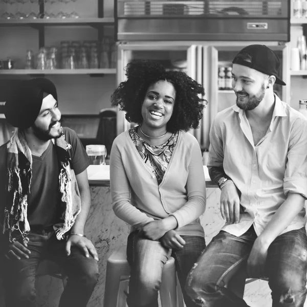 Equipo de Amigos Estudiando Juntos — Foto de Stock