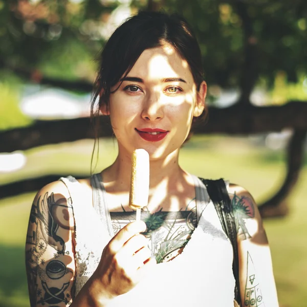 Woman eating icecream — Stock Photo, Image