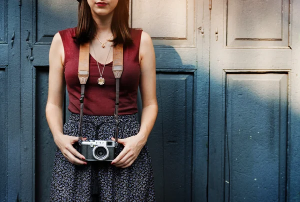 Fotógrafa chica con cámara — Foto de Stock