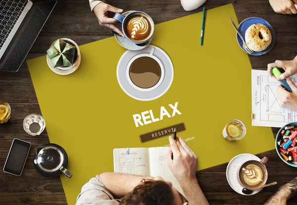 Tavolo con poster con Relax — Foto Stock