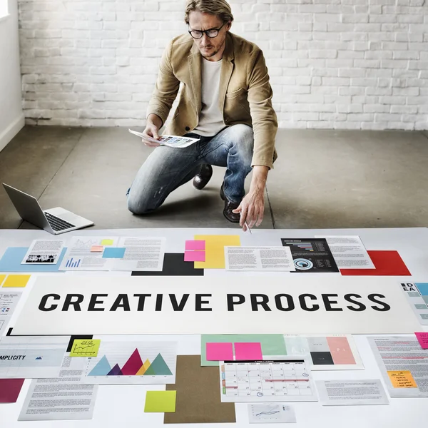 Επιχειρηματίας που εργάζεται με δημιουργική διαδικασία — Φωτογραφία Αρχείου