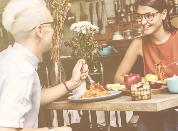 Süßes und romantisches Paar — Stockfoto