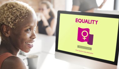 işkadını bilgisayarda eşitlik ile çalışma