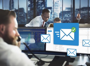 çalışma iş adamları ve e-posta