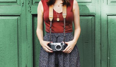 kamera ile fotoğrafçı kız