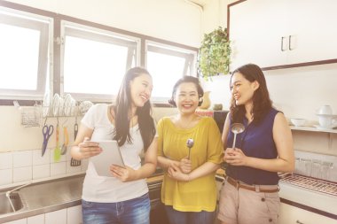 çok güzel anne ve kızları