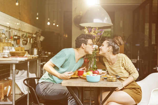 Pareja encantadora juntos — Foto de Stock