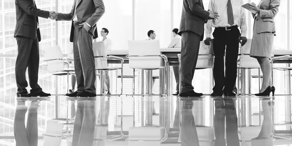 Grupo de empresarios en la reunión — Foto de Stock