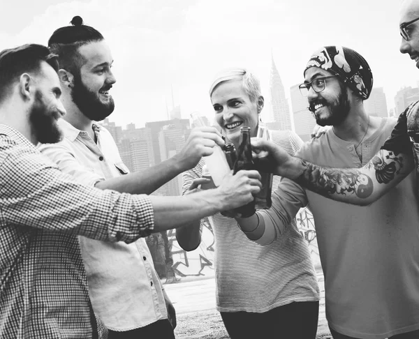 Friends drinking together — Stock Photo, Image