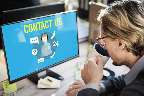 Businessman typing on computer keyboard — Stock Photo, Image